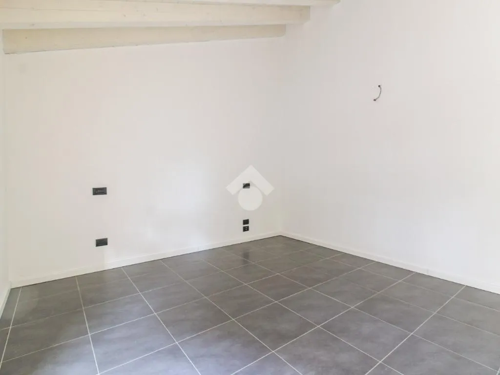 Toad - Trilocale with Private Balcony in Roè Volciano