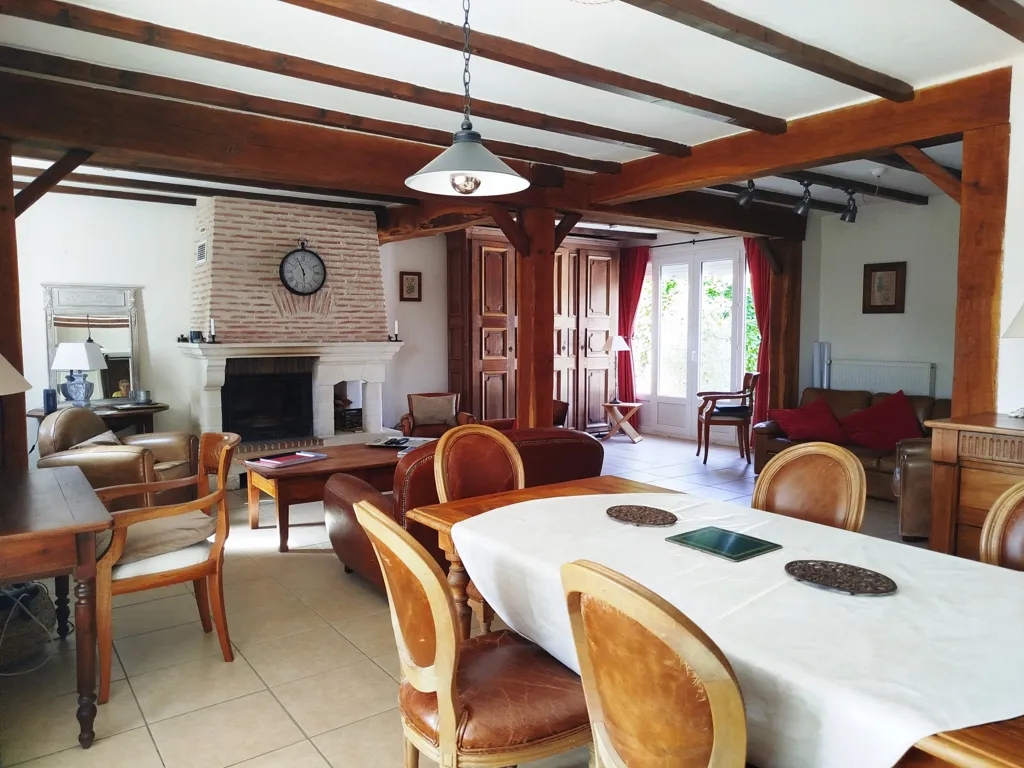 Dining Room - Family House with Pool in Quiet Area
