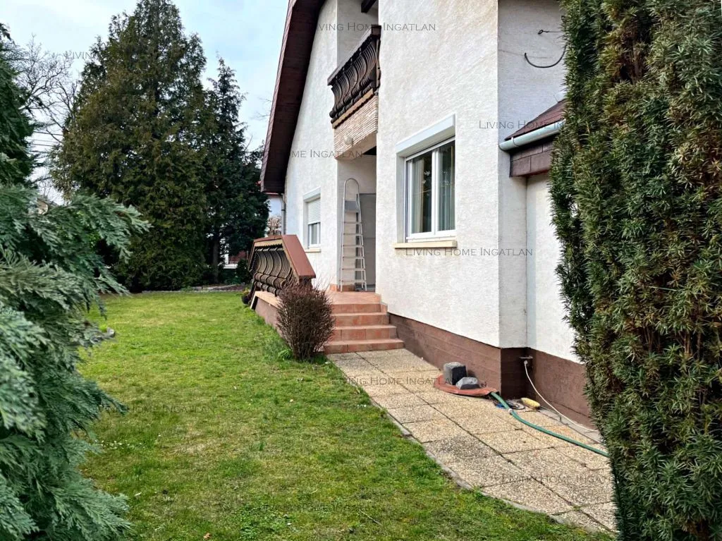 Giardino - Two-Generation Family House with Large Plot in Budakalász