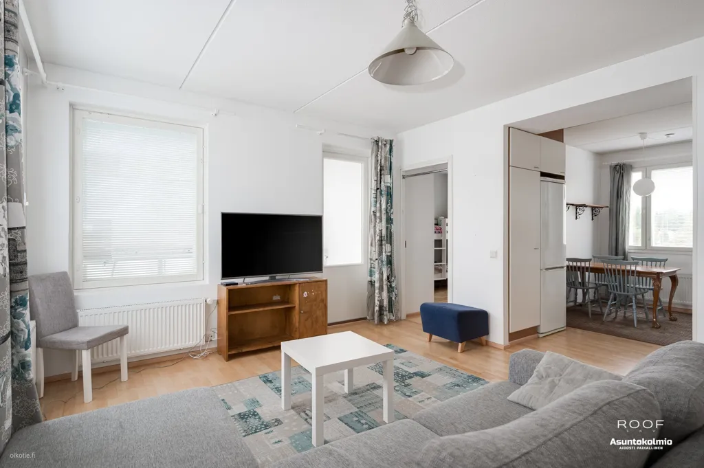 Elutuba - Top-Floor Apartment with Glazed Balcony in Oulu