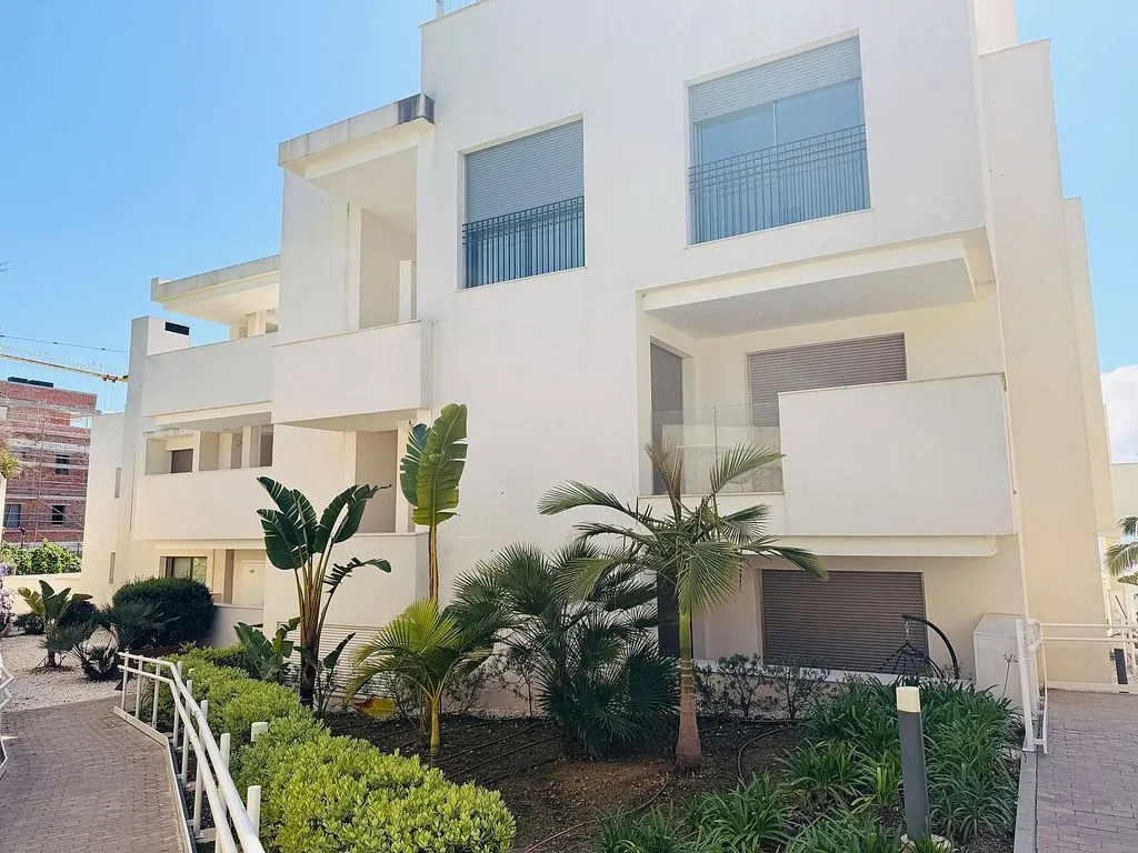 Välivaade - Contemporary Flat with Sea View in Estepona