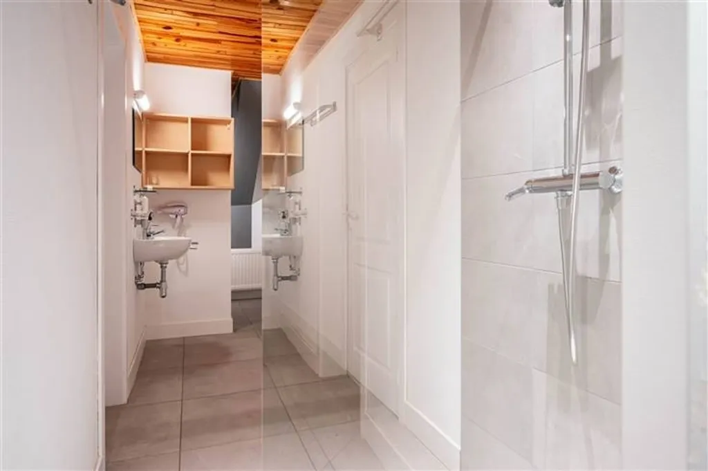 Salles de bain - Appart-Hôtel Converti avec Terrasse à Herbeumont
