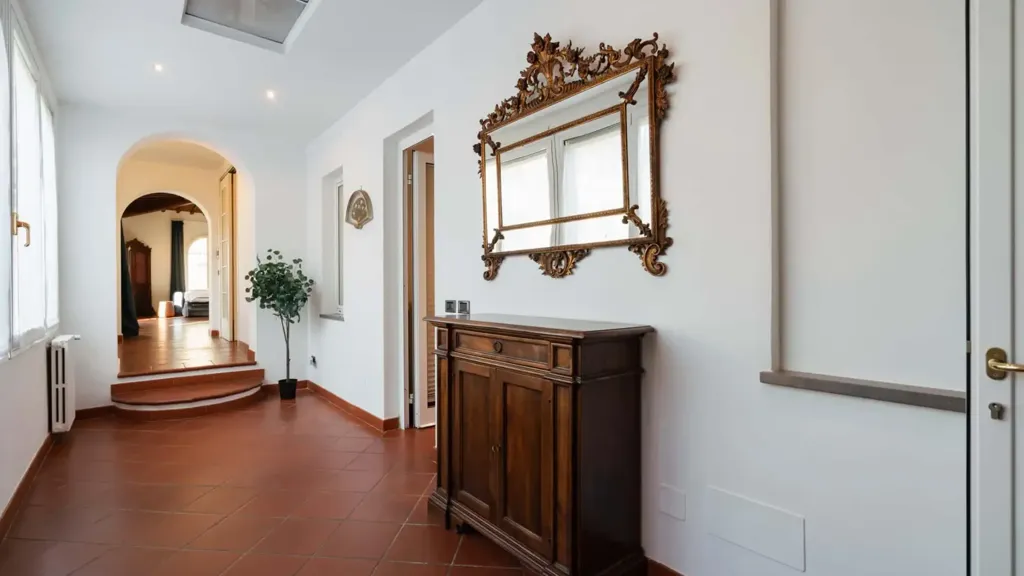 Esik - Arty Apartment with Balcony in Florence