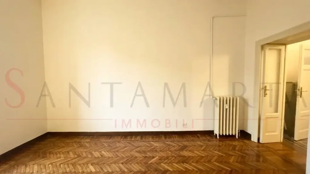 Toad - Rented Triplex with Parquet Floors in Milan