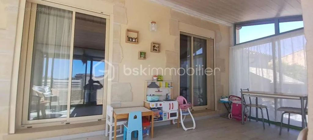 Terrasse - Villa Traditionnelle avec Studio et Piscine à Vendre