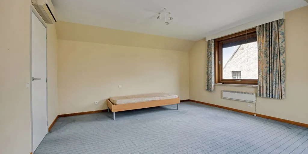 Chambres - Villa avec Jardin et Garage à Asse