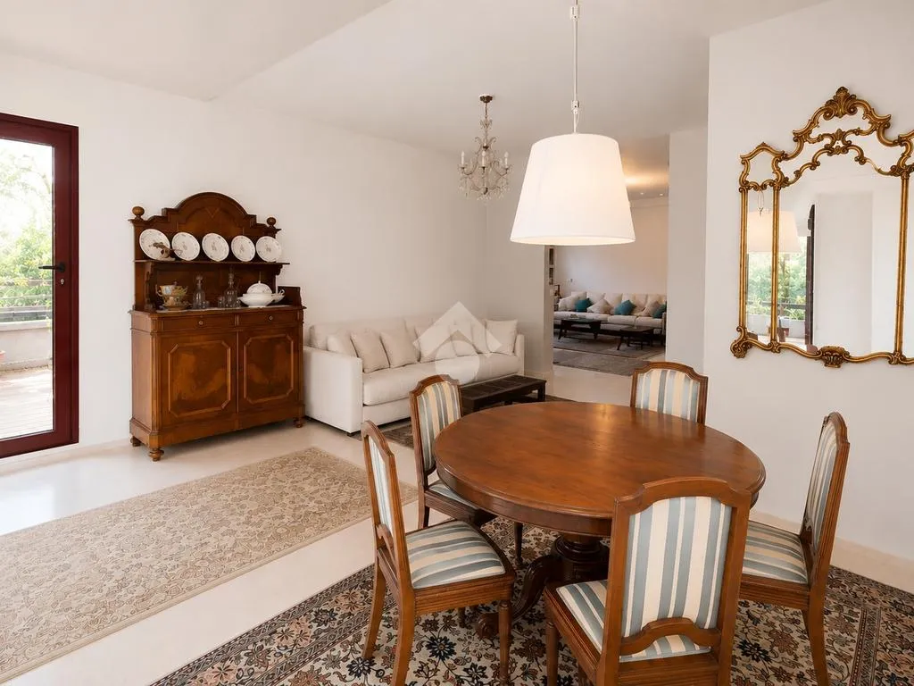 Sala da pranzo - Luxury Penthouse with Private Elevator in Basiglio