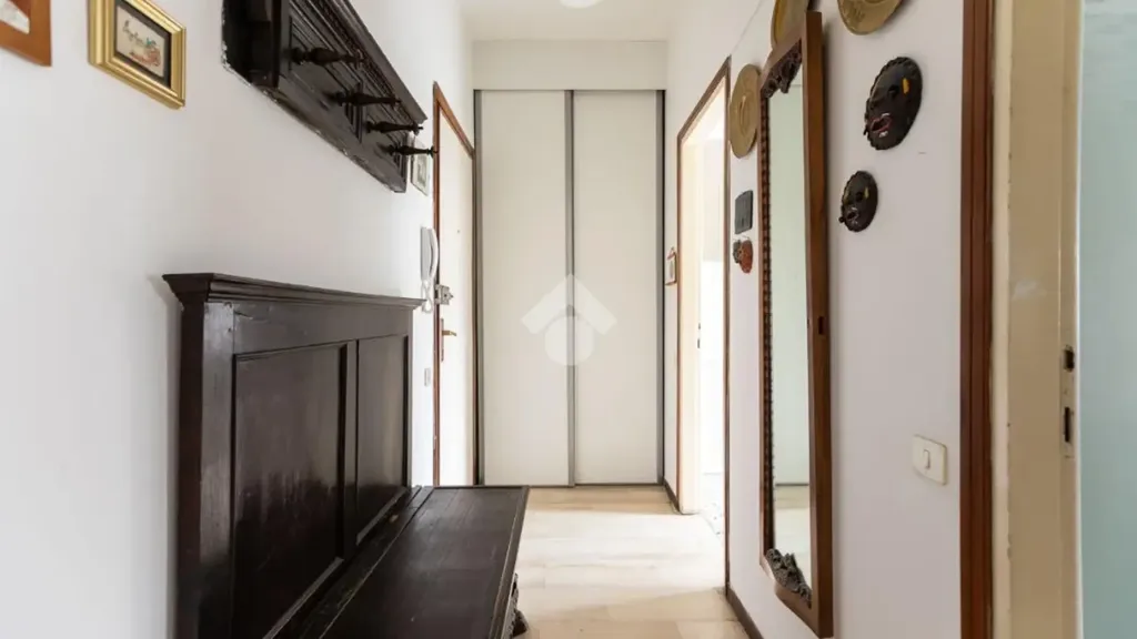 Esik - West-Facing Studio with Balcony in Milan