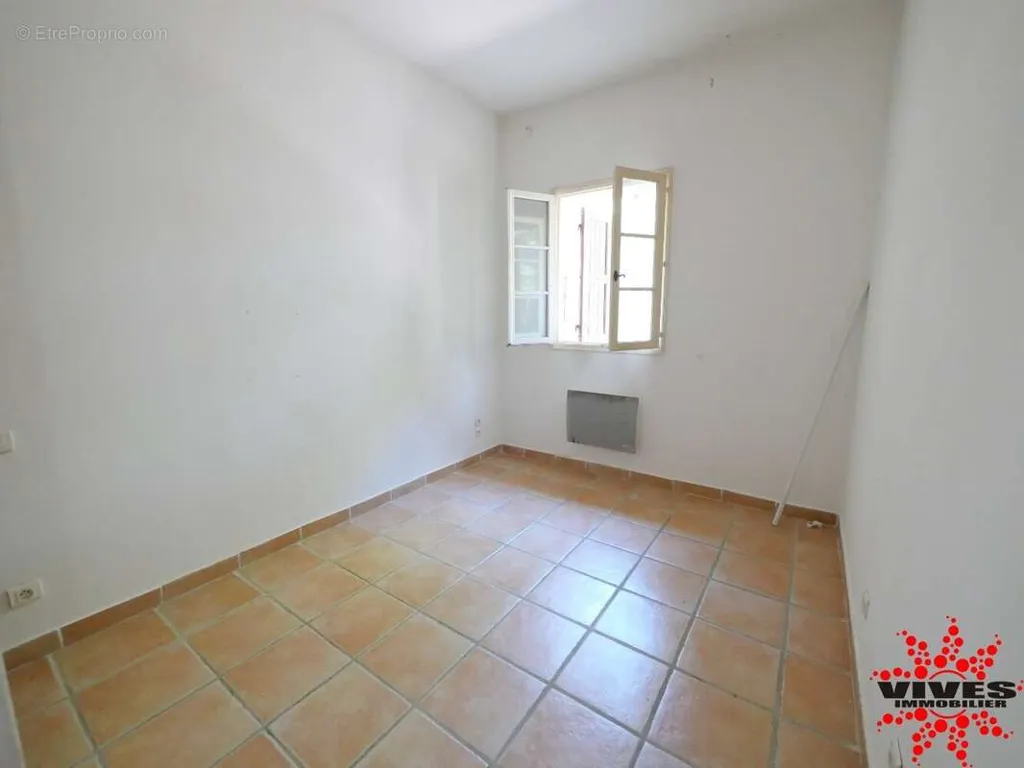 Pièces - Maison de Campagne avec Terrasse à Cruzy