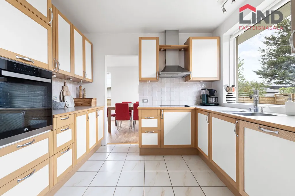 Cuisine - Single-Floor House with Garden in Garðabær