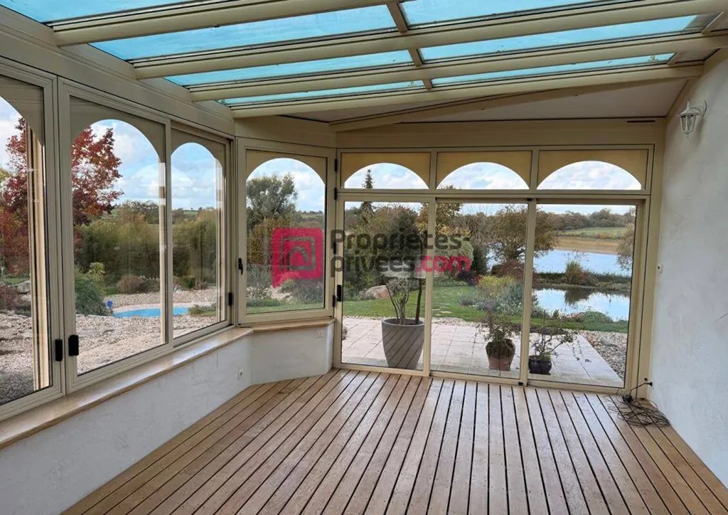 Terrass - Architectural Villa with Lake View near Cholet