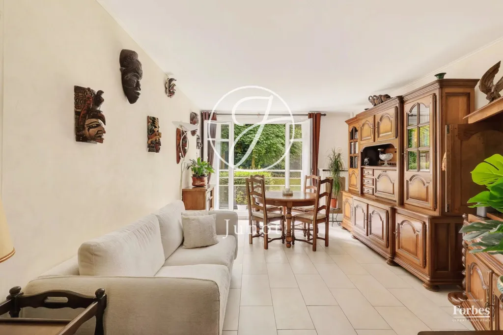 Elutuba - Bright 2-Bedroom Flat with Garden View in Buzenval