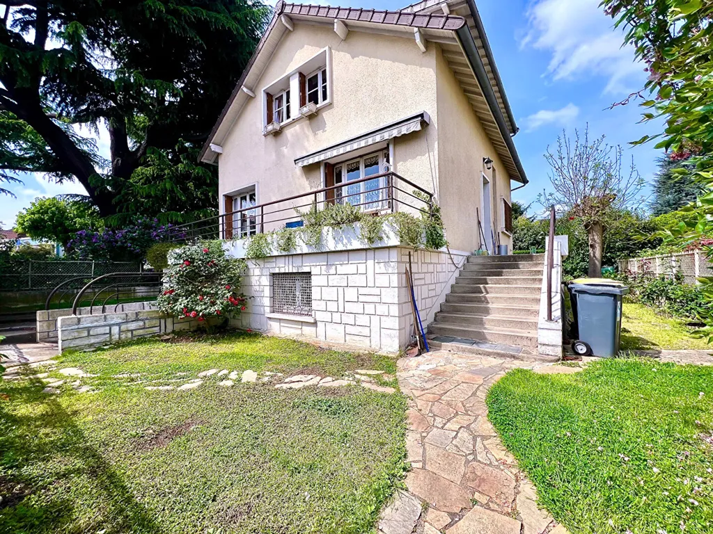 Aed - House with Garden in Sevres, Rive Gauche
