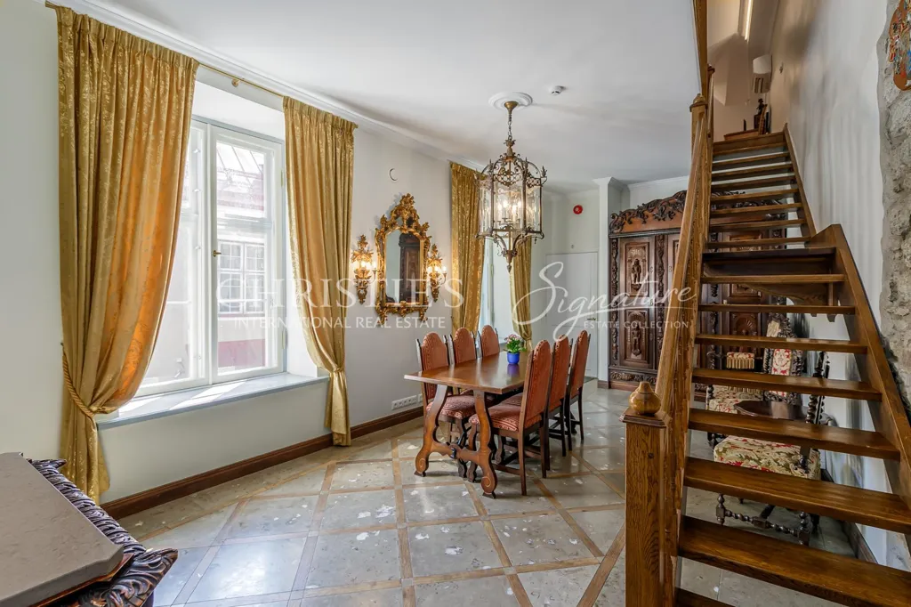Comedor - Historic 4-Bedroom Flat in Tallinn City Centre