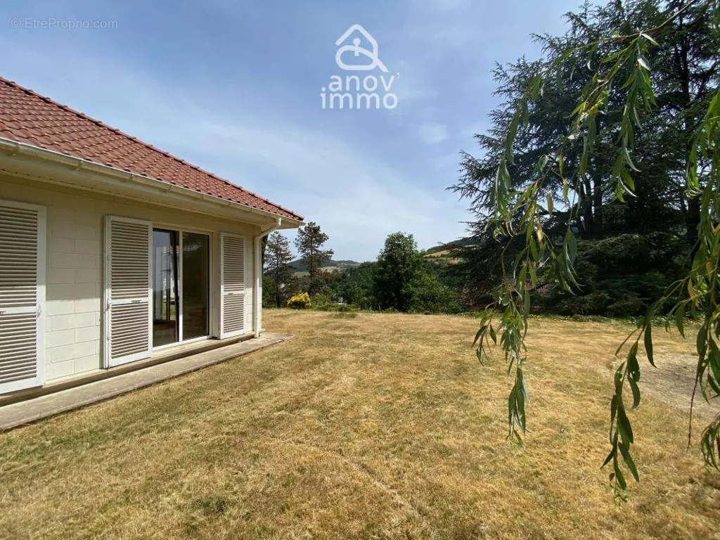 Garden - Spacious House with Garden in Tarare