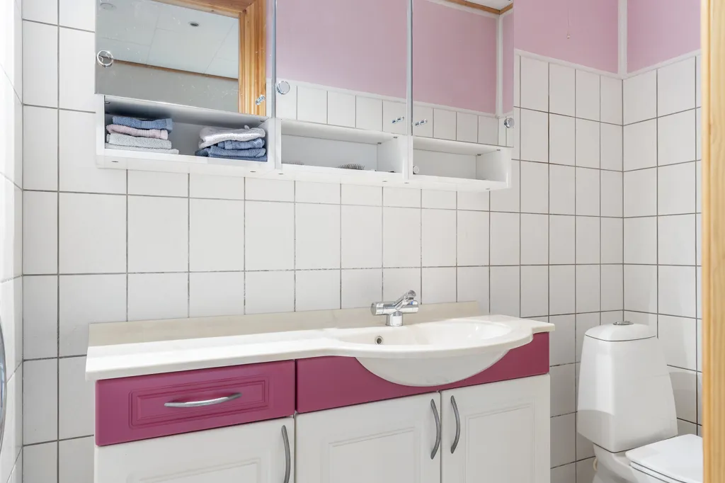 Bathrooms - Villa with South-Facing Terrace in Kregme