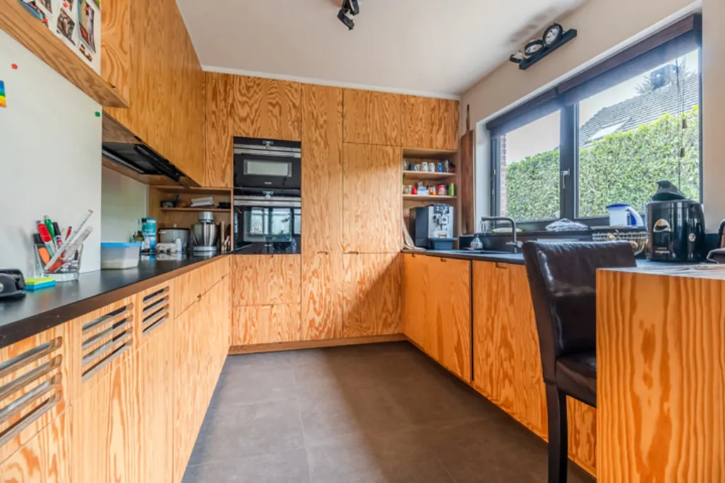 Cucina - Spacious House with Pool in Suburban Area