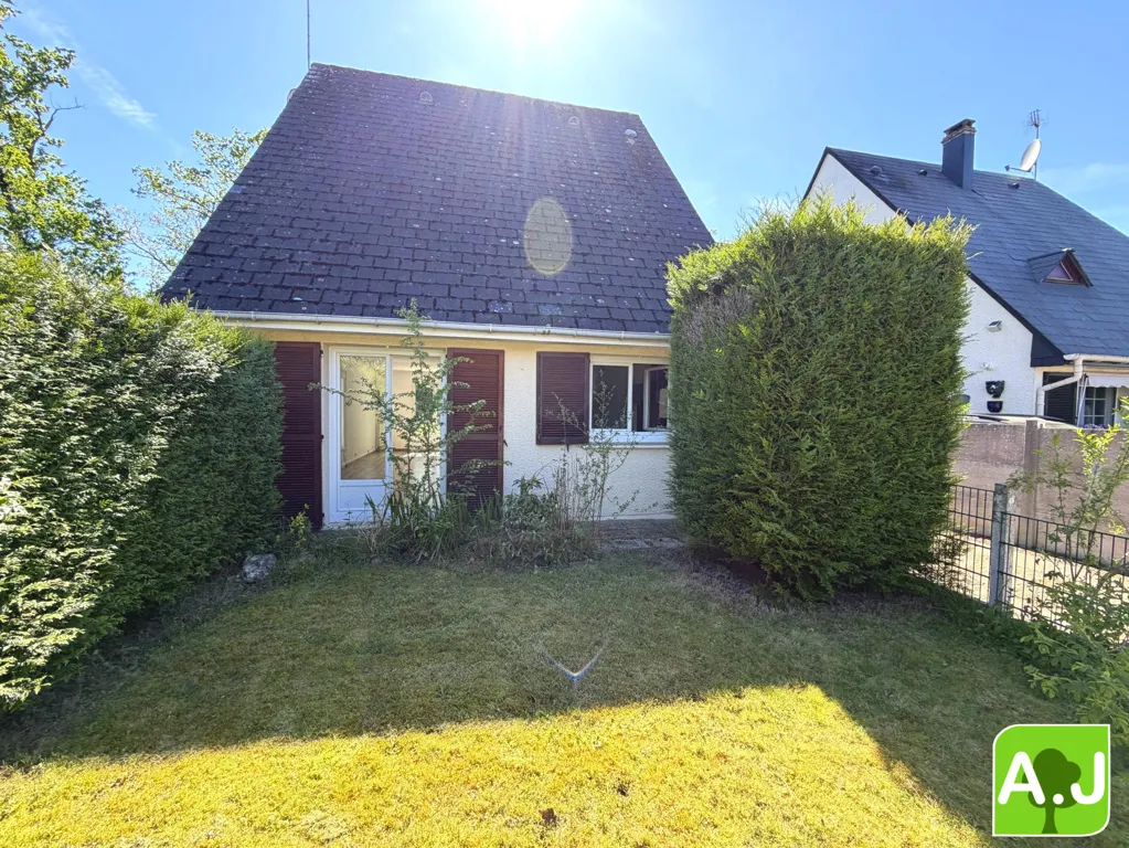 Extérieur - Maison Traditionnelle avec Jardin près d'Évreux