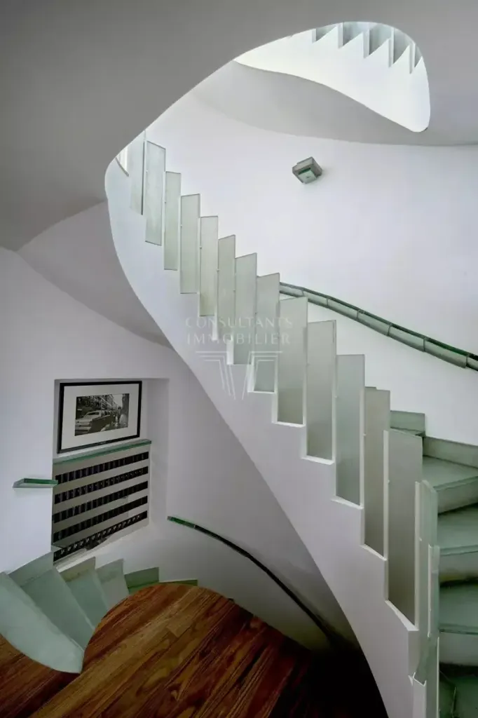 Pièces - Triplex Historique avec Terrasse à Paris
