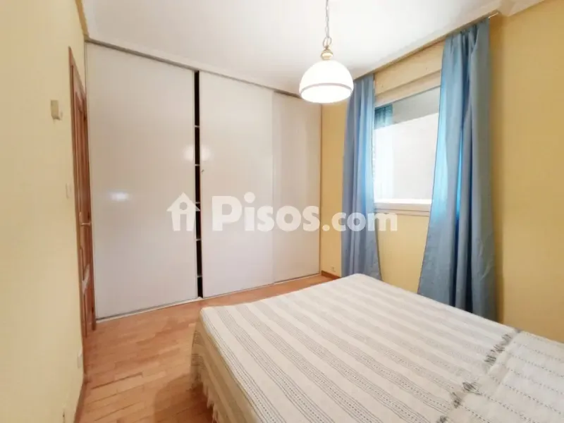 Bedrooms - Apartment with Garage on Avenida Palencia