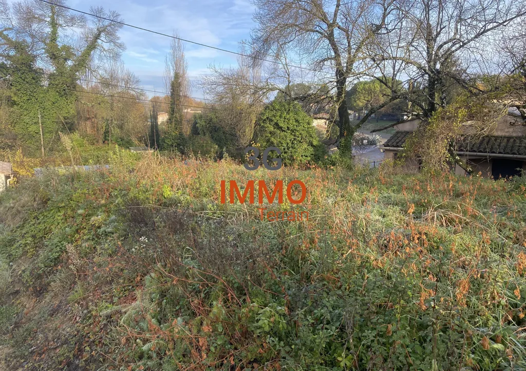 Terrain Constructible au Calme avec Vue Sud près de Nîmes