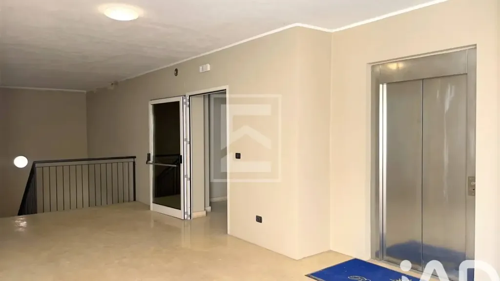 Entrée - Penthouse with Pool View in Desenzano del Garda