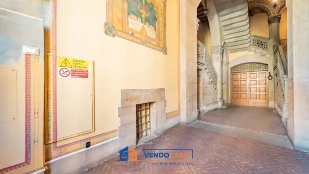 Entrée - Historic Luxury Apartment in Florence