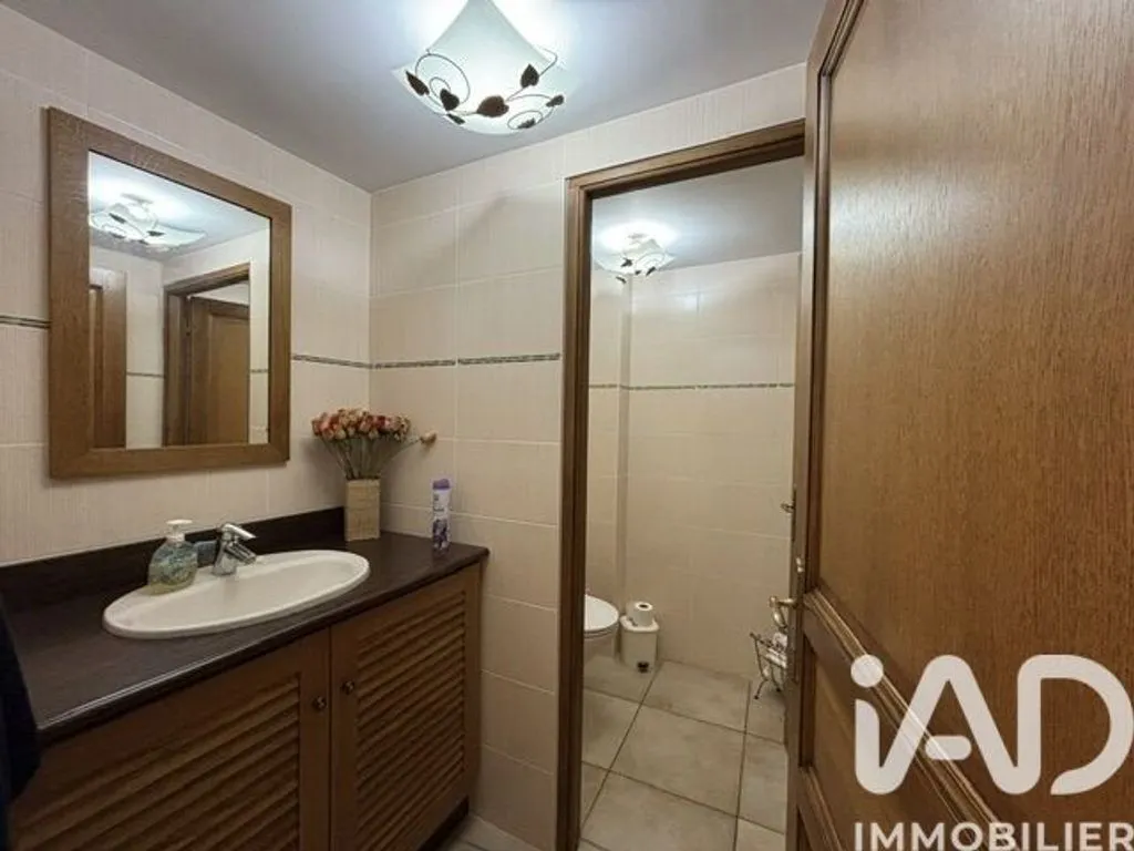 Salles de bain - Villa Luxueuse avec Piscine à Aizenay
