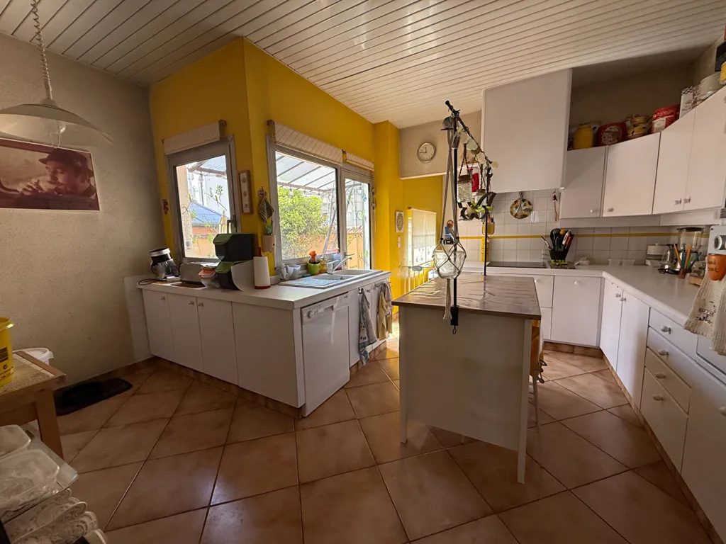 Cocina - Charming Townhouse with Courtyards in Villeurbanne
