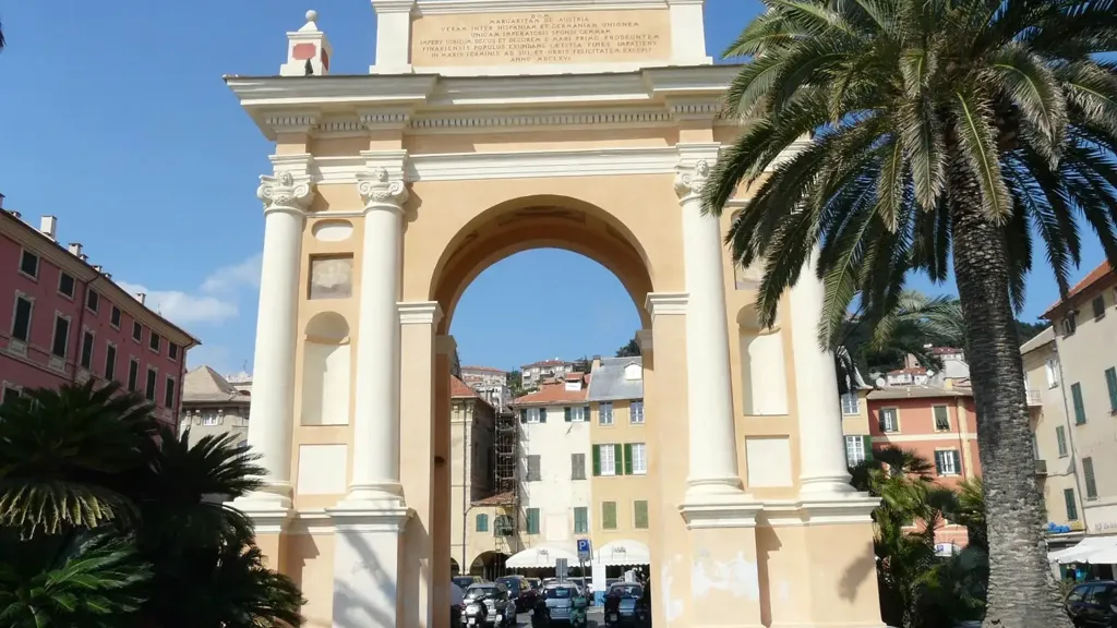Seafront Bilocale with Garden in Finale Ligure