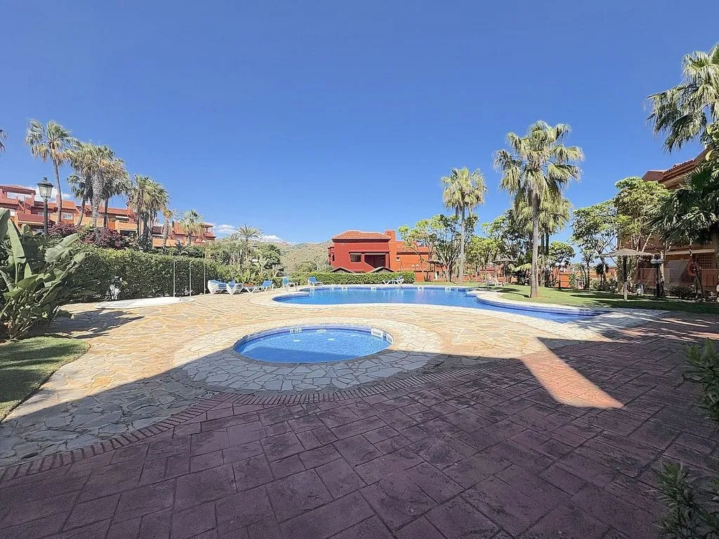 Piscina - Corner Apartment with Pool in Marbella