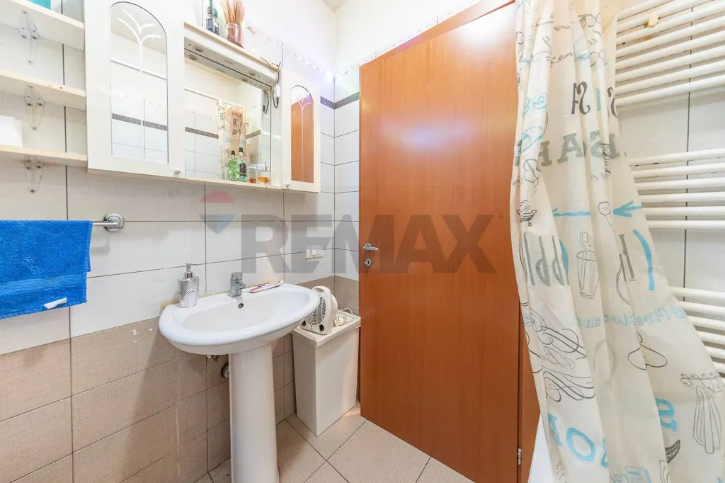 Salles de bain - Office with Garden in Case Rosse, Rome