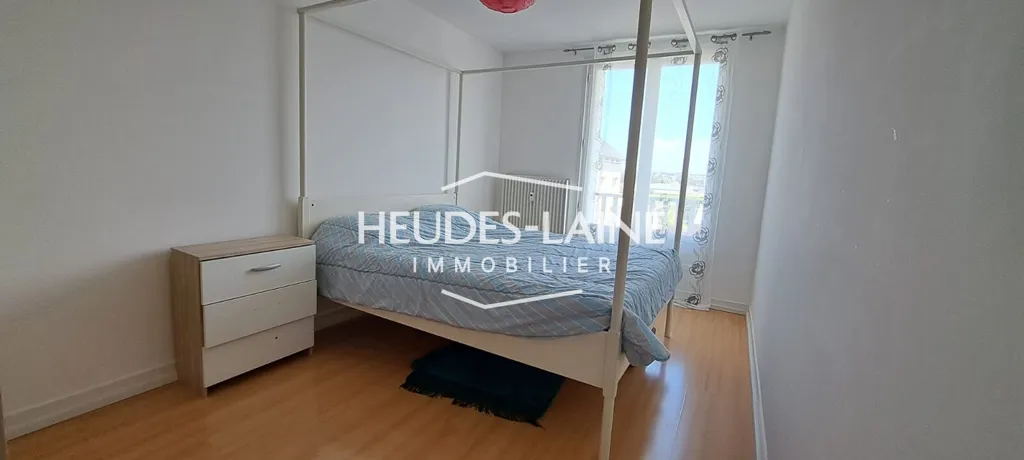 Bedrooms - 4-Bed Flat with Balcony in Pontorson