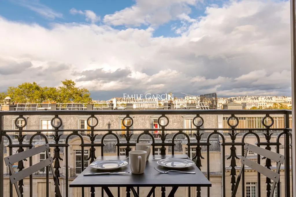 Rõdu - Paris Apartment with Tour Eiffel View