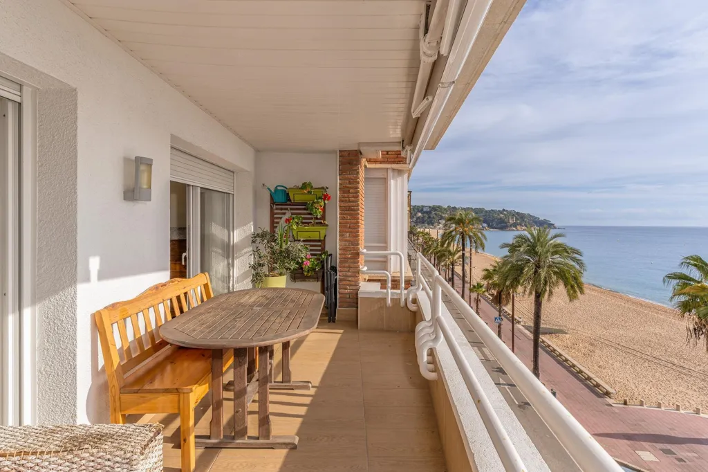 Rõdu - Beachfront Luxury Apartment in Lloret de Mar