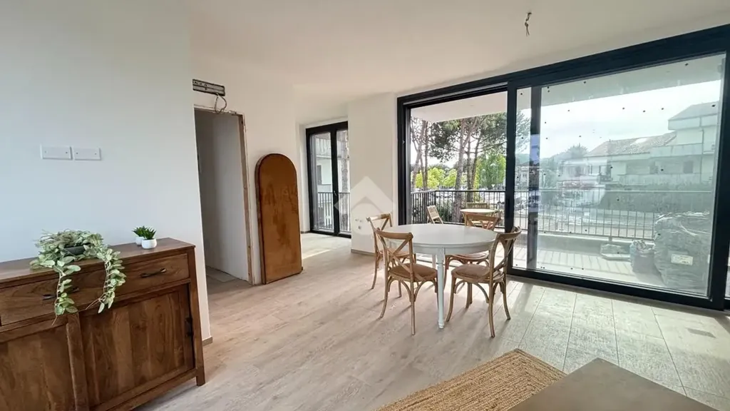 Salle à manger - Newly Built Apartment with Terrace in Cervia