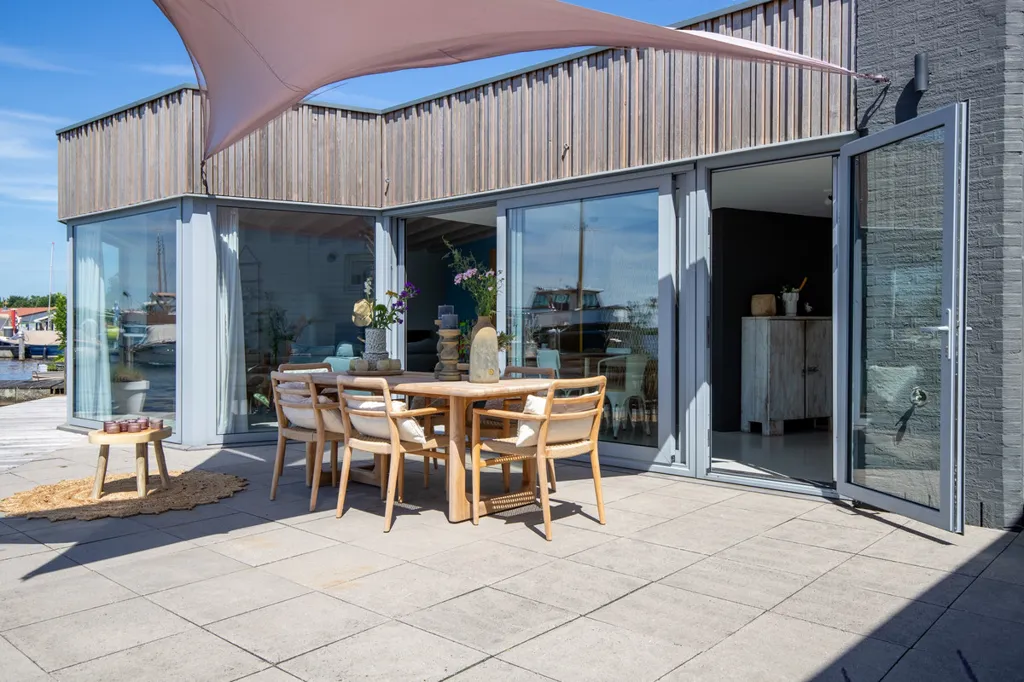 Terrazza - Waterfront Villa with Steiger in Oud Ade