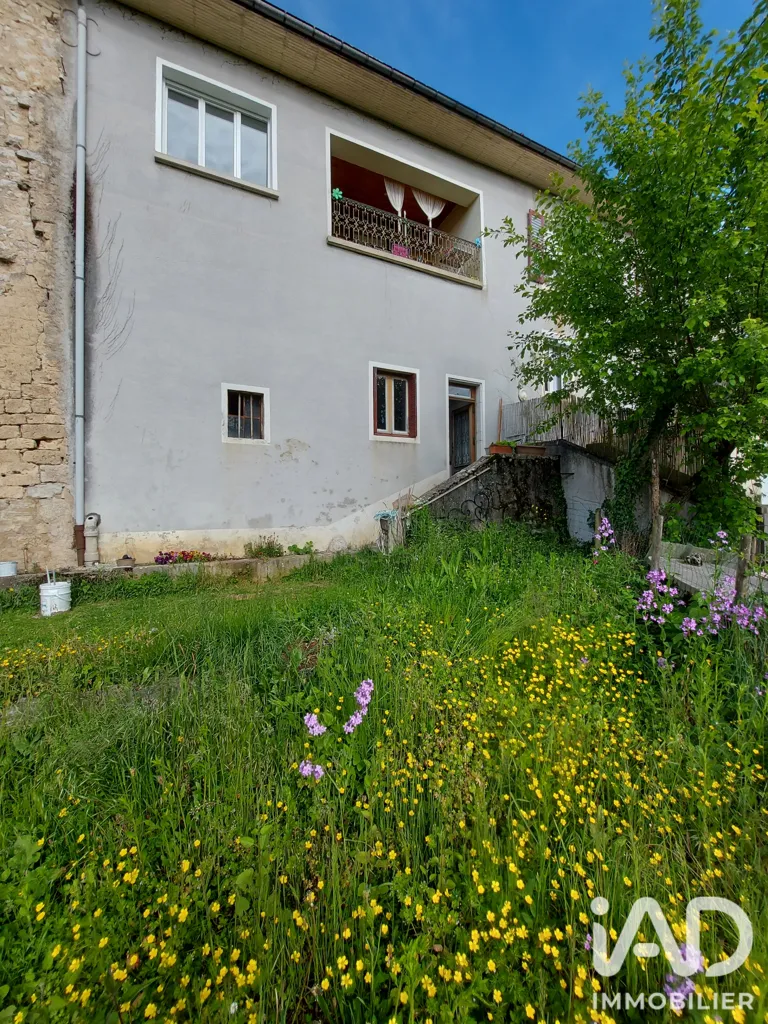 Välivaade - Spacious 3-Bedroom House with Terrace in Arinthod