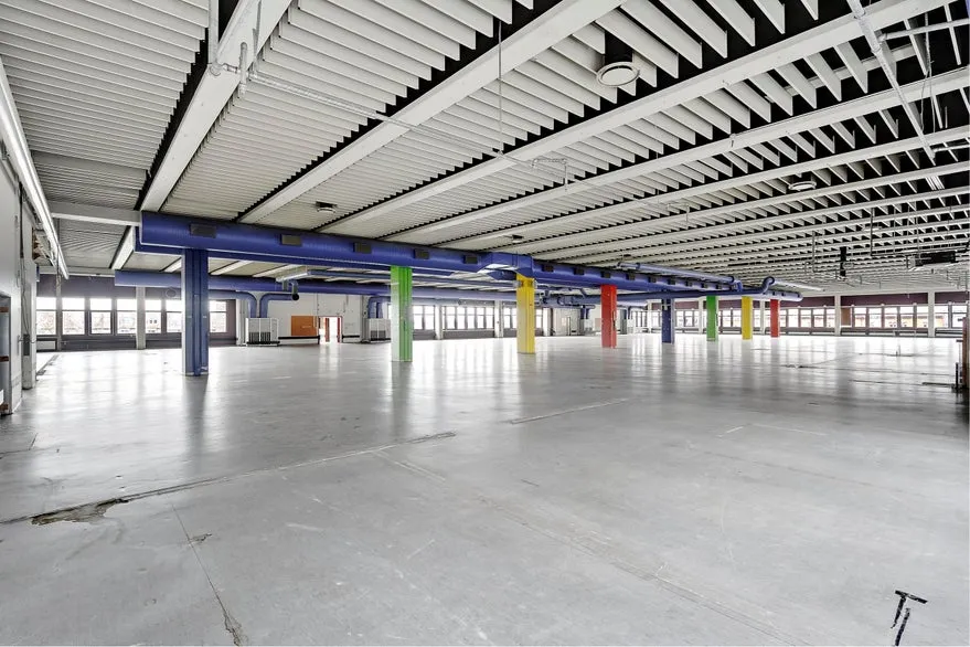 Toad - Office/Showroom with Extensive Parking in Central Odense