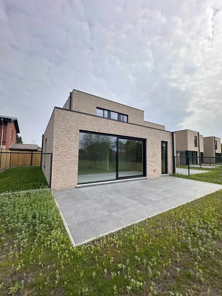 Extérieur - Nouvelle Construction avec 3 Chambres à Mol