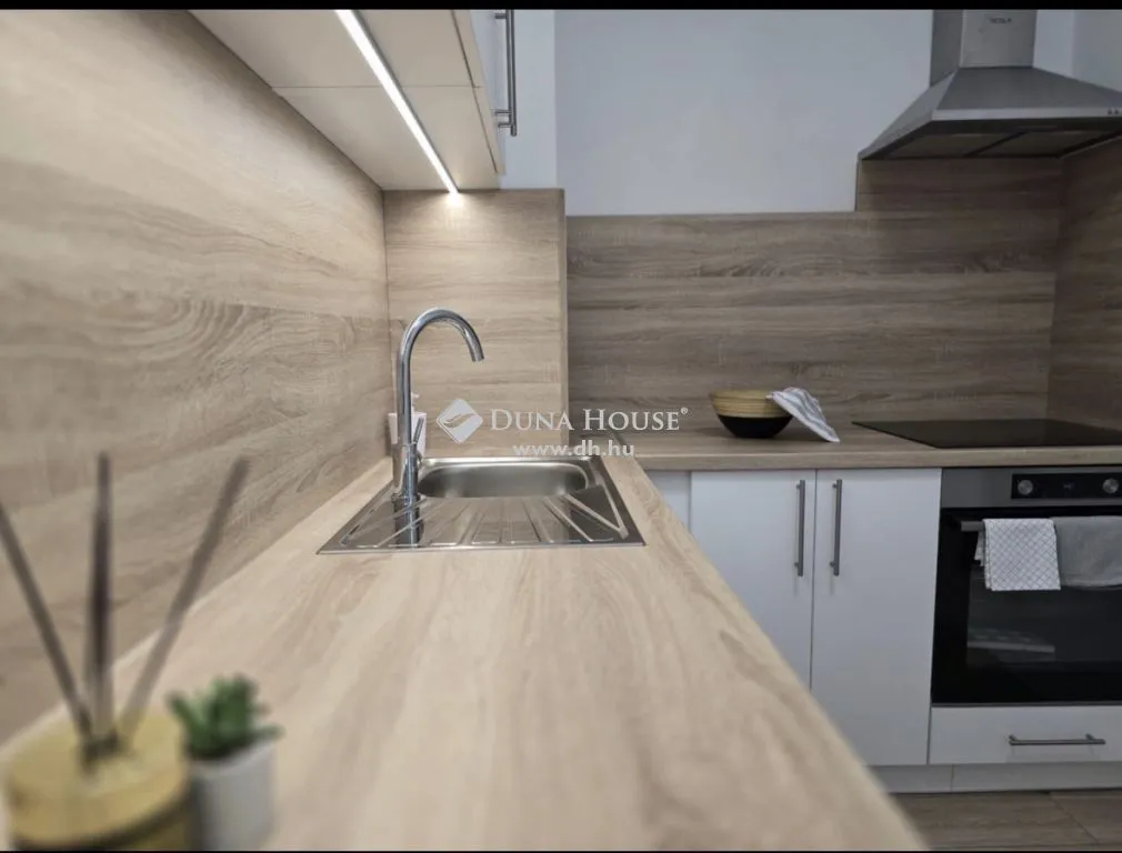 Köök - Modern 2-Bedroom Flat in Pécs