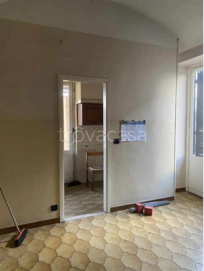 Pièces - Auctioned Apartment with Balcony in Turin