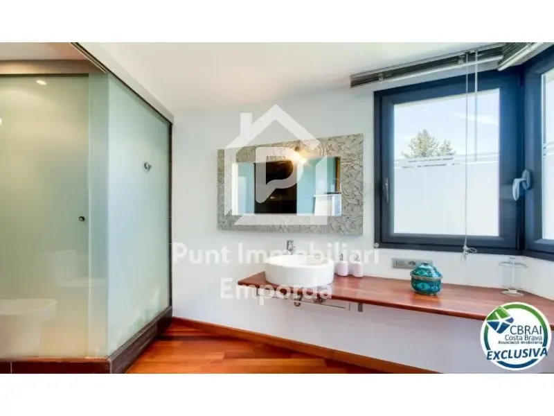 Salles de bain - Spacious Villa with South Orientation in Llançà