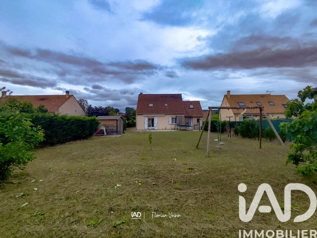 Jardin - Maison Traditionnelle avec Garage à Freneuse