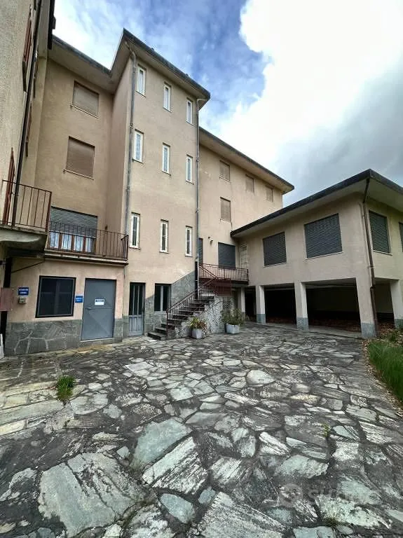 Jardin - Large Stabile with Balconies in Valli di Lanzo
