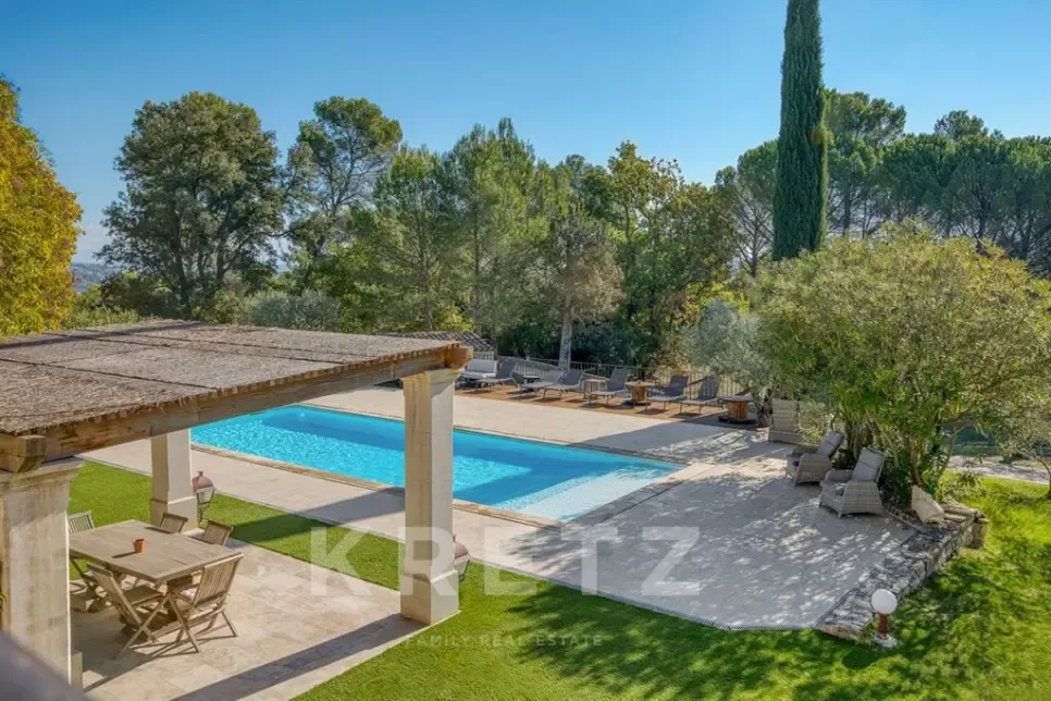 Bassein - Rustic Estate with 3 Gites in Pierrevert