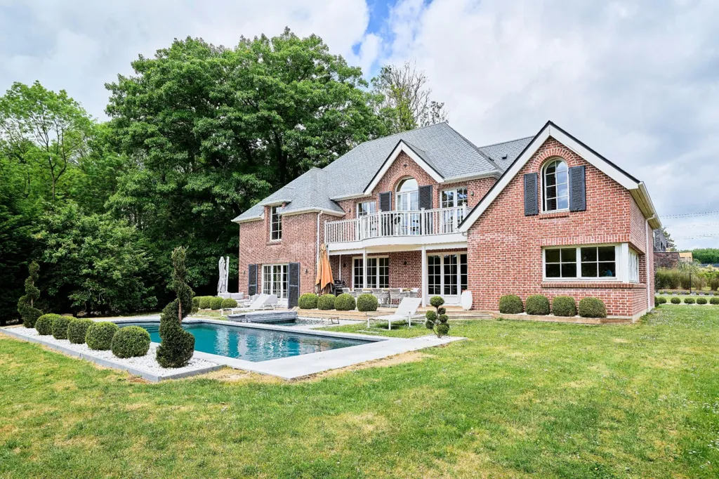 Pool - Luxury House with Private Pool in Mouvaux