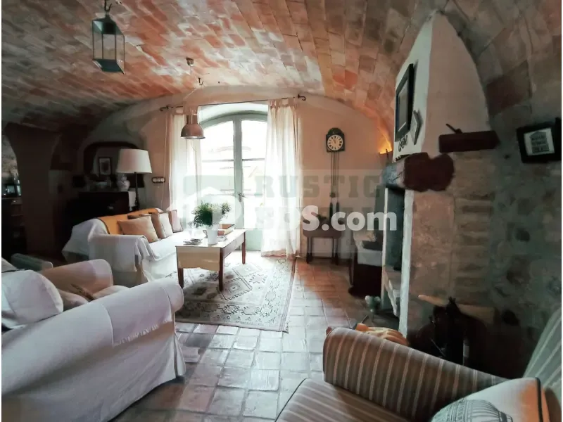 Elutuba - Rustic House with Patio near Ventalló