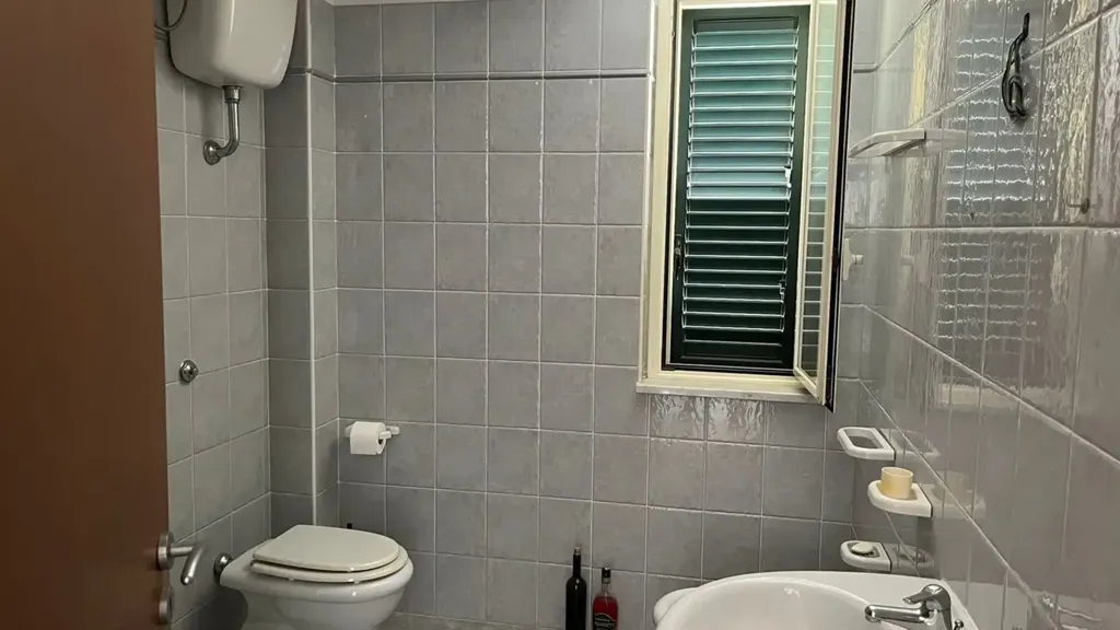 Bagni - Three-Bedroom Flat with Balconies in Siderno