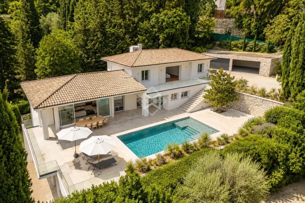 Vue aérienne - Villa Rénovée avec Piscine à Mougins